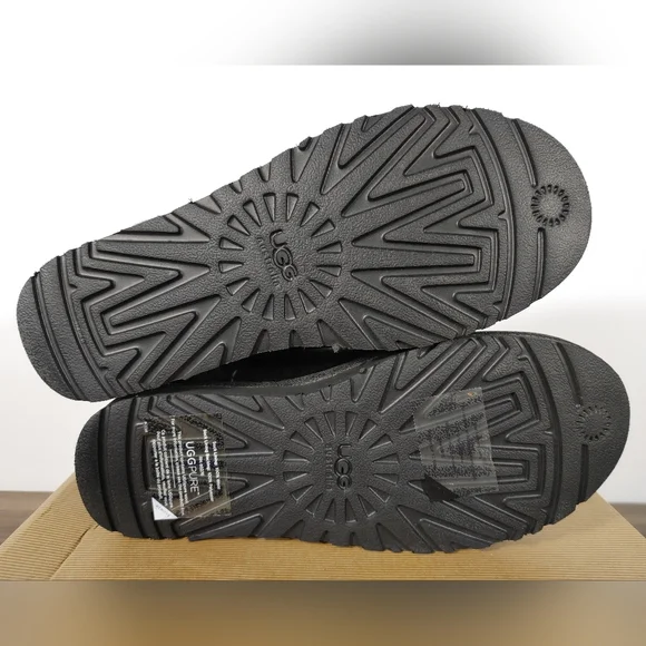 Brand New Women's UGG Australia Airehart Black Boots - Picture 9 of 10